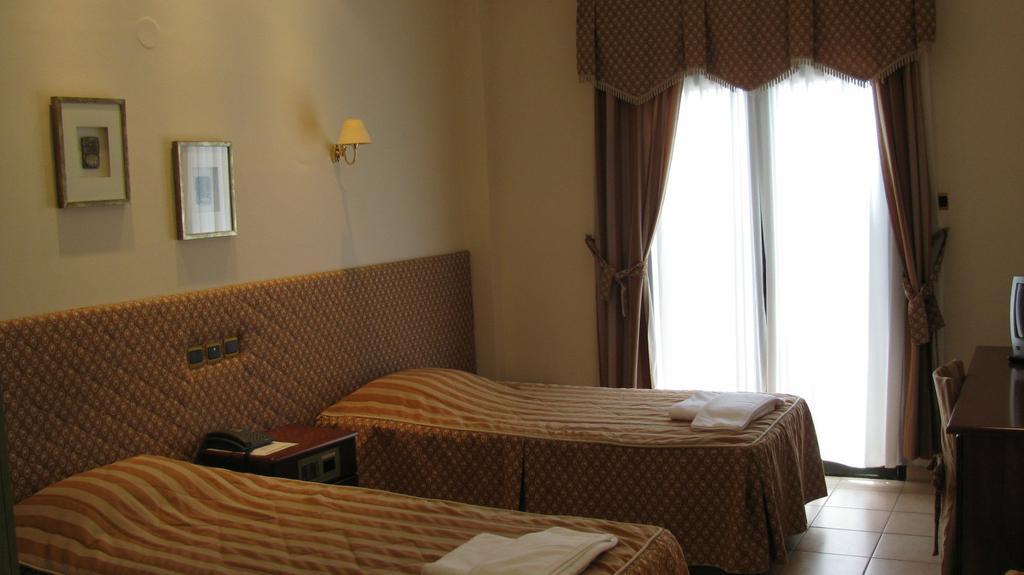 Diakonia Hotel Thessaloniki Room photo