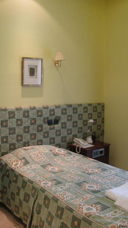 Diakonia Hotel Thessaloniki Room photo